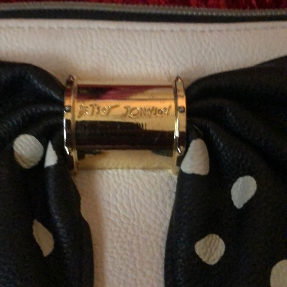 Betsey Johnson - Picture 4 of 8